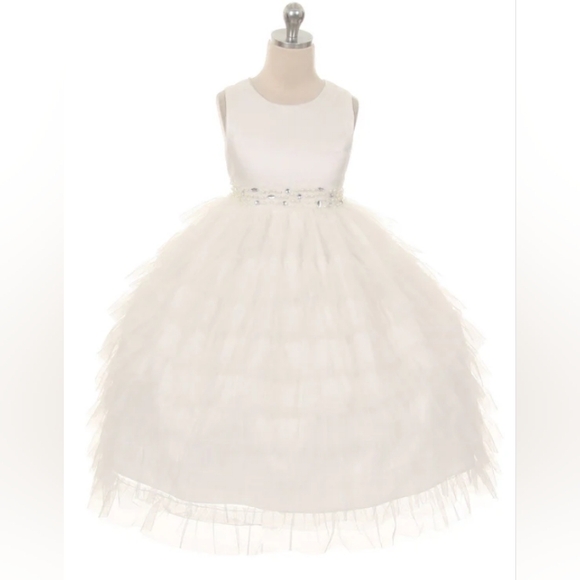 Layered mesh princess dress with a beautiful pearl and gem trim. Size 8 - Picture 3 of 14